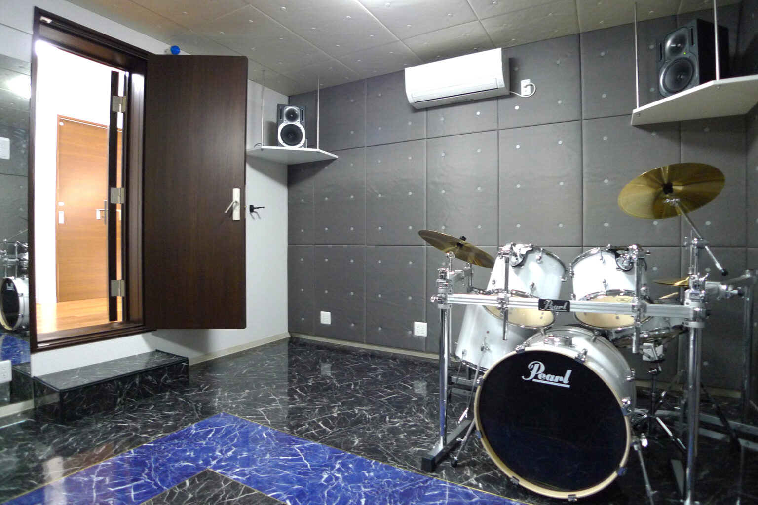 すべての音楽家の希望。防音スタジオを一戸建てで実現!施工例でご紹介します。
