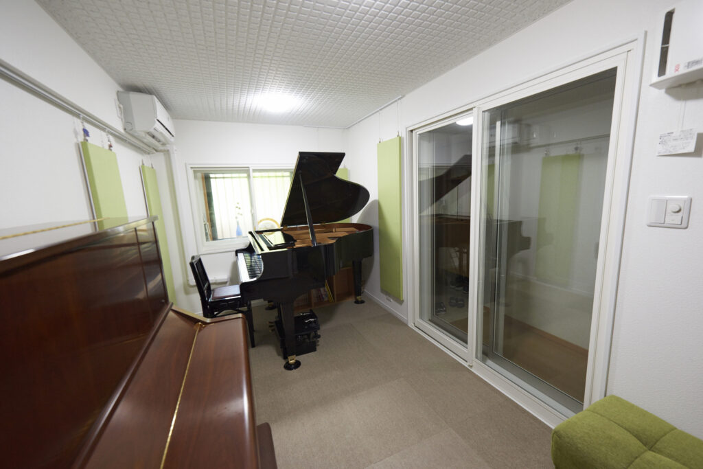 D.S.Pコーポレーション施工サッシタイプのピアノレッスン室
